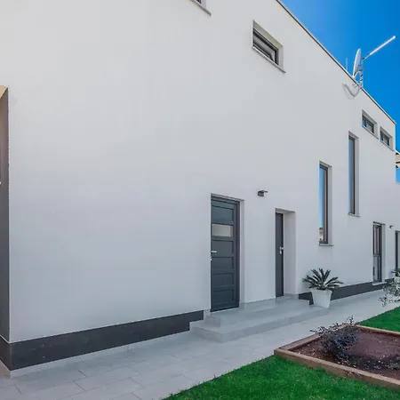 別荘 Beautiful In With Kitchen プーラ