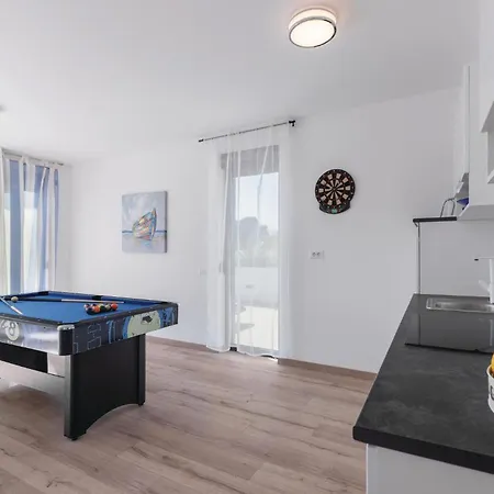 Beautiful In With Kitchen プーラ