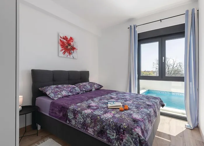 Beautiful In With Kitchen * Pula