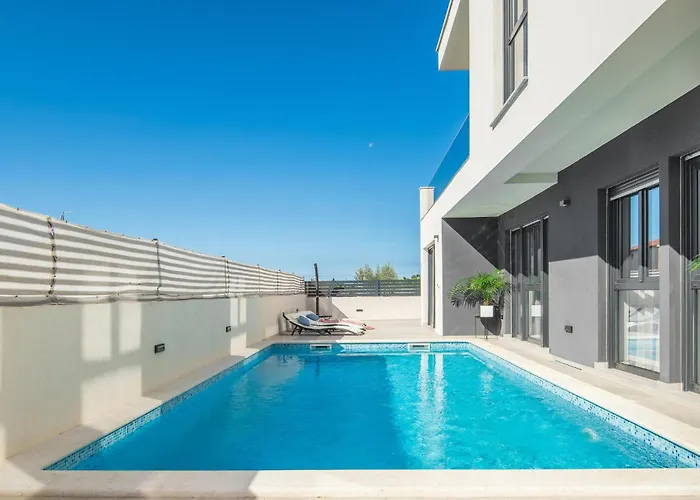 Beautiful In With Kitchen Vikendica Pula