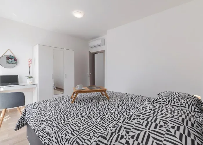 Vikendica Beautiful In With Kitchen Pula