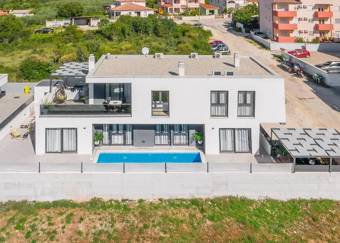 Beautiful In With Kitchen