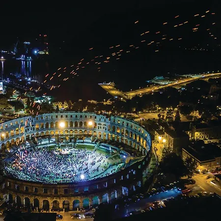 Beautiful In With Kitchen בית נופש