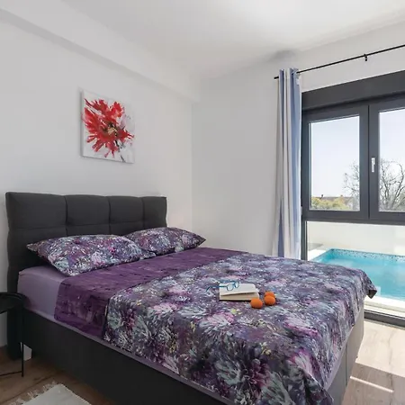 Beautiful In With Kitchen * פולה