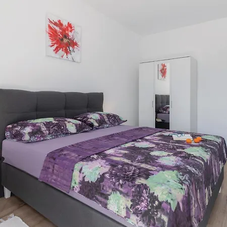 Beautiful In With Kitchen Holiday home *