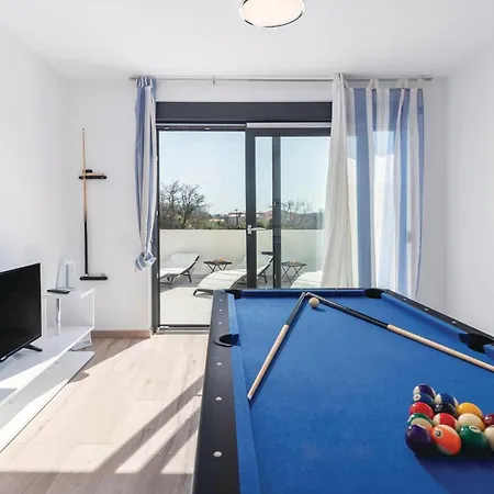 Beautiful In With Kitchen *