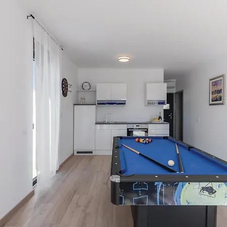 Beautiful In With Kitchen * פולה