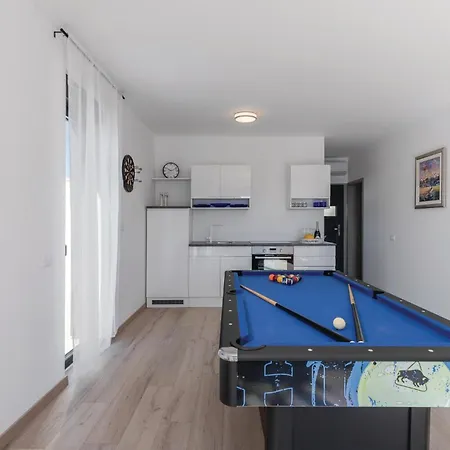 In With 7 Bedrooms, Wifi&outdoor Swimming Pool * Pula