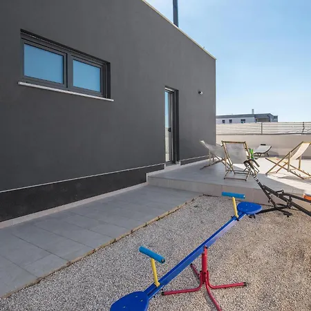 In With 7 Bedrooms, Wifi&outdoor Swimming Pool *