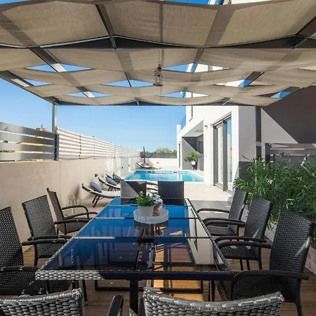 Beautiful In With Kitchen פולה