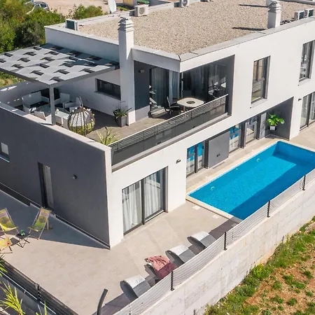 In With 7 Bedrooms, Wifi&outdoor Swimming Pool * Pula