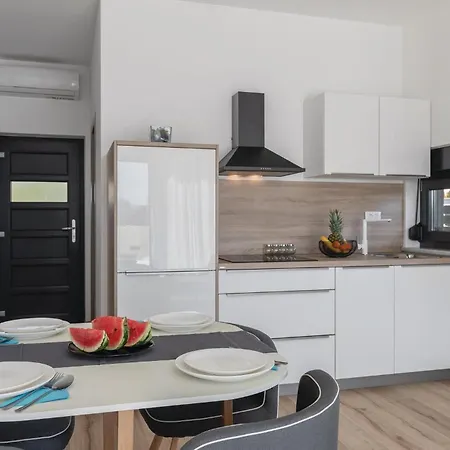 In With 7 Bedrooms, Wifi&outdoor Swimming Pool