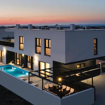 Holiday home Beautiful In With Kitchen Pula