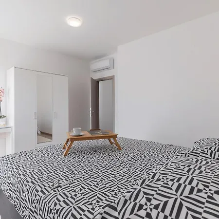 בית נופש Beautiful In With Kitchen פולה