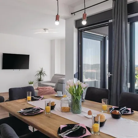 Beautiful In With Kitchen בית נופש