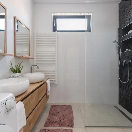 בית נופש Beautiful In With Kitchen